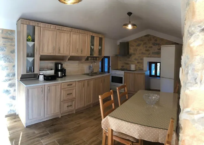 Kamares Stone House 2 شقة