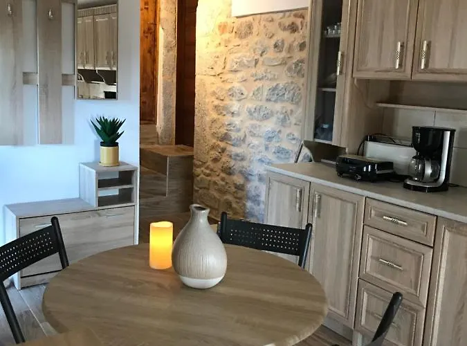 Kamares Stone House 2 شقة *