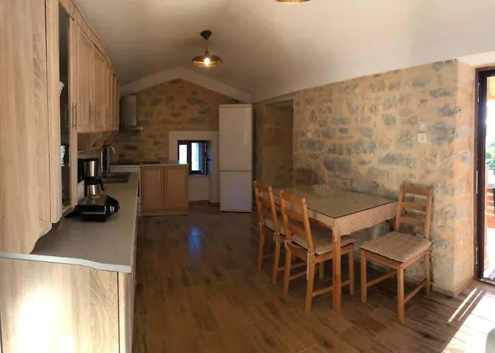 Kamares Stone House 2 * ييروميلين